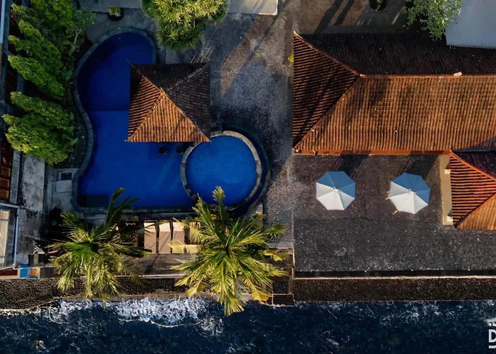 Paradise Palm And Dive Center ホリデーパーク トゥランベン