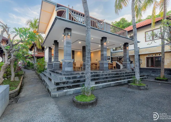 Paradise Palm And Dive Center